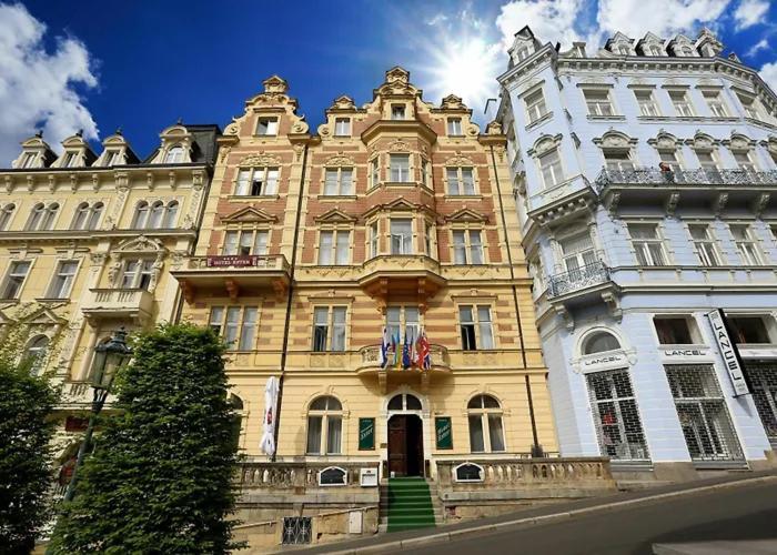 Hotel Ester KLV Exterior foto